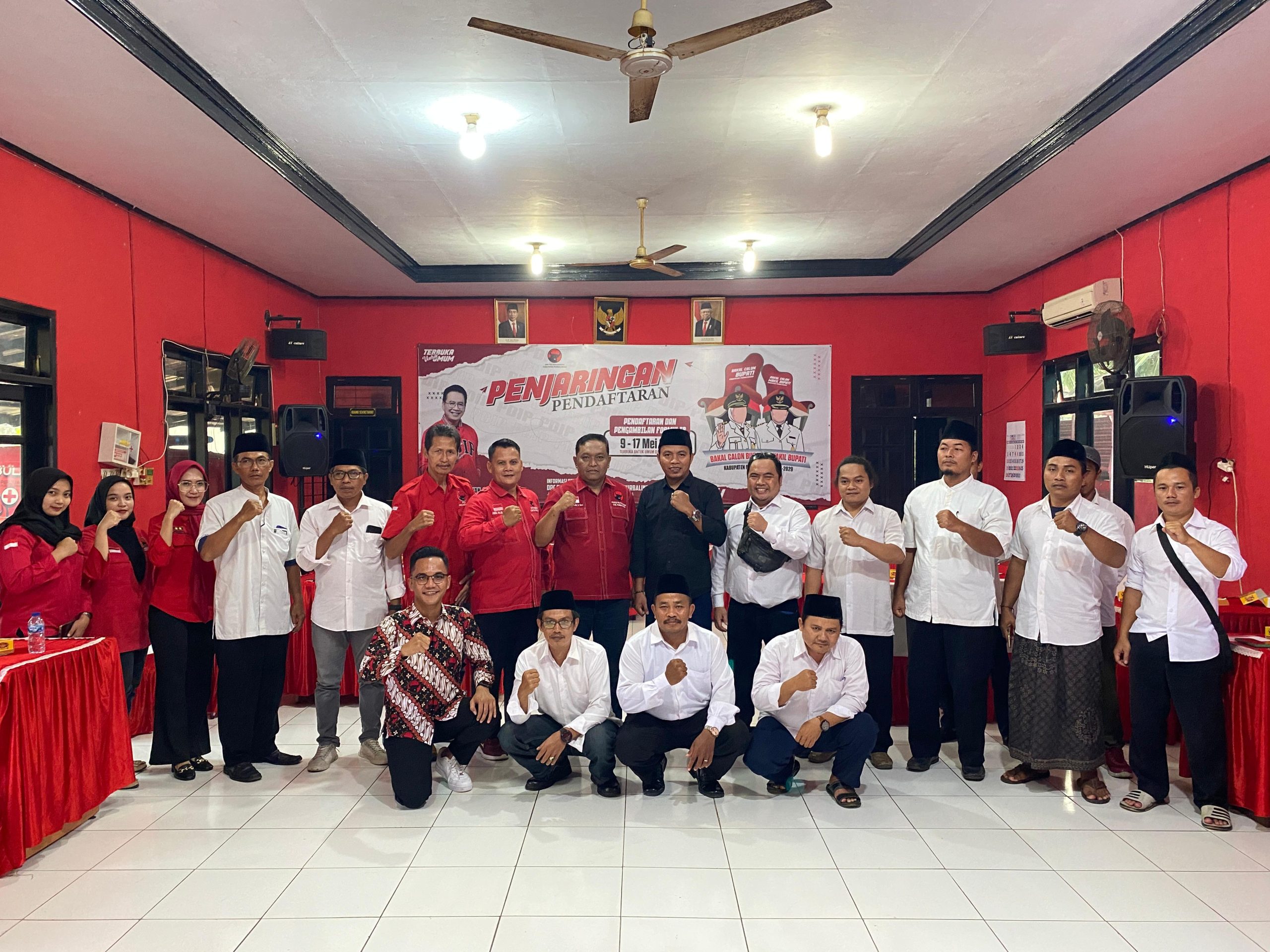 Wakil Ketua Ansor Purbalingga Bacawabup Pertama Kembalikan Formulir ke PDIP