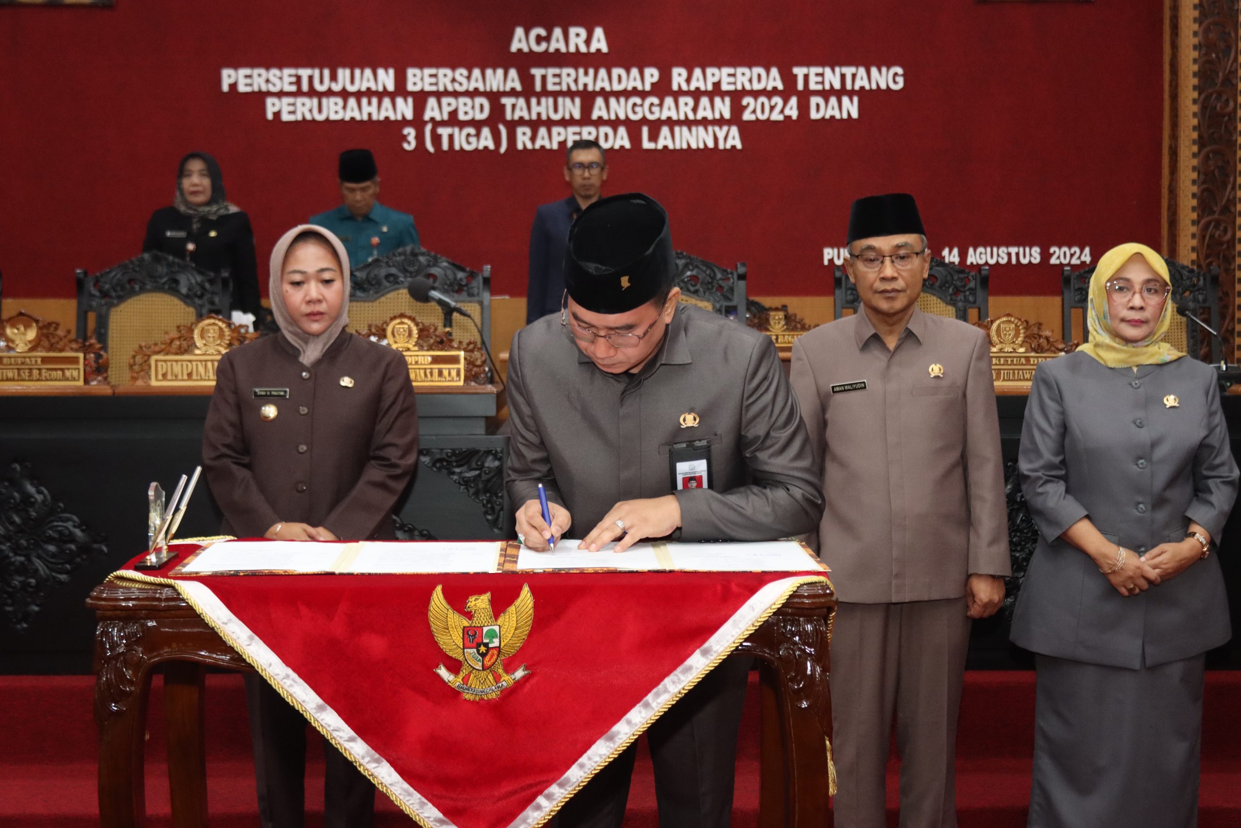 DPRD dan Bupati Purbalingga Setujui Raperda Perubahan APBD TA 2024