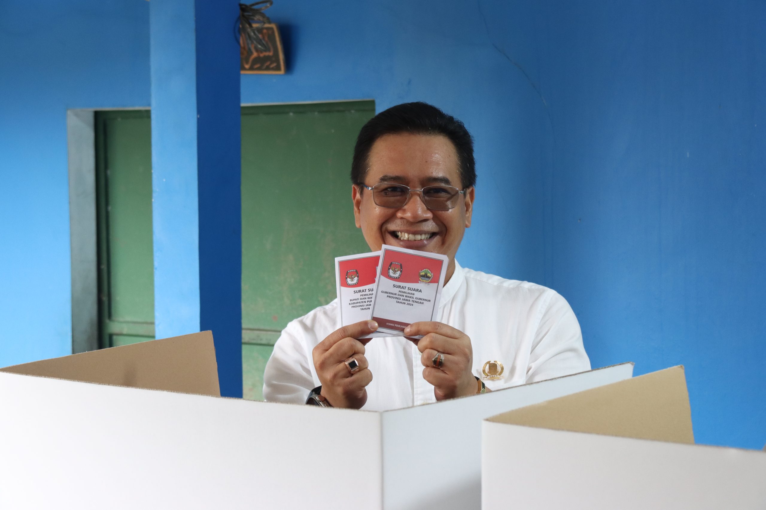 Nyoblos Bareng Keluarga, Ketua DPRD Purbalingga Ajak Masyarakat Untuk Ikut Nyoblos di Pilkada Serentak 2024