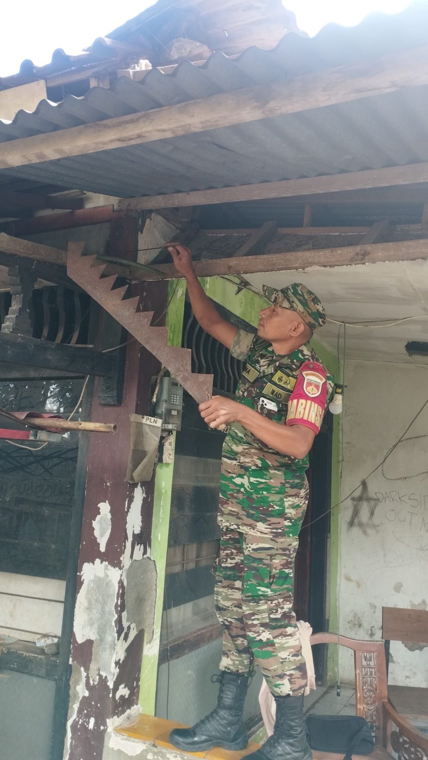 Warga Purbalingga Kidul di Gegerkan Dengan Penemuan Senjata Tajam di Rumah Kosong, Diduga Milik Gangster