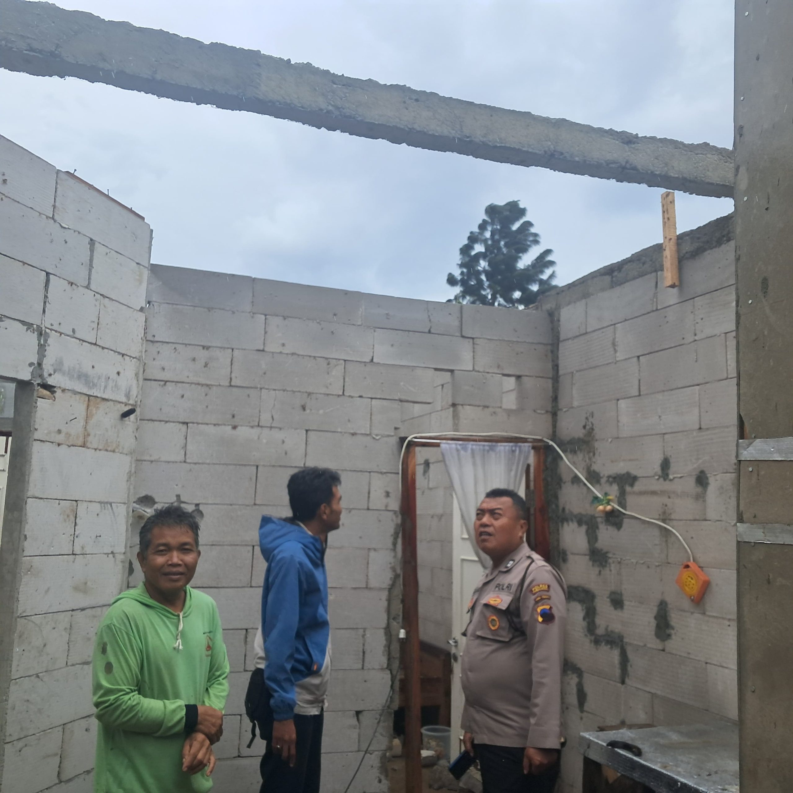 Rumah Warga Di Desa Siwarak Karangreja Rusak Akibat Angin Kencang