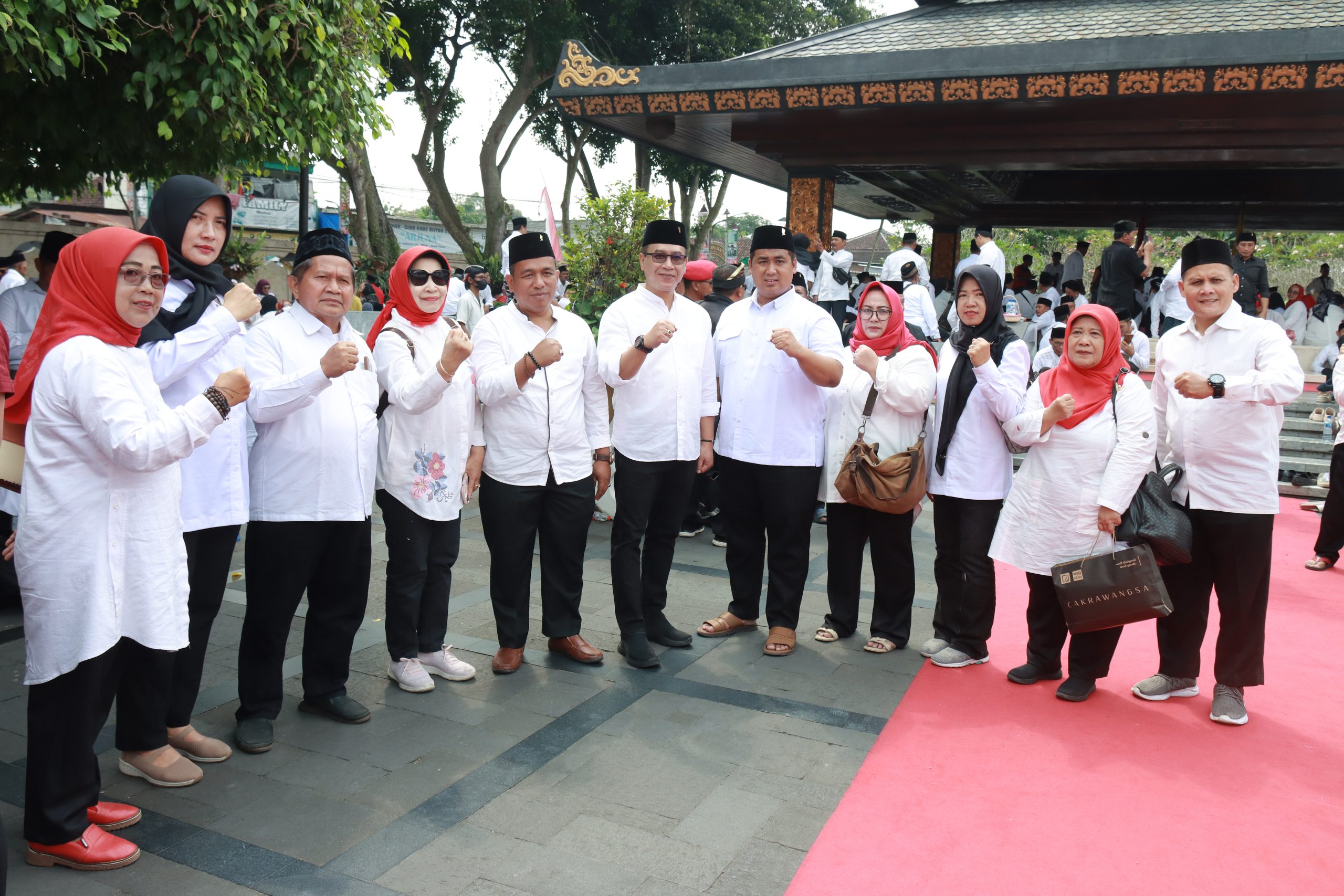 DPC PDI Perjuangan Purbalingga Ziarah Kebangsaan Ke Makam Bung Karno Di Blitar