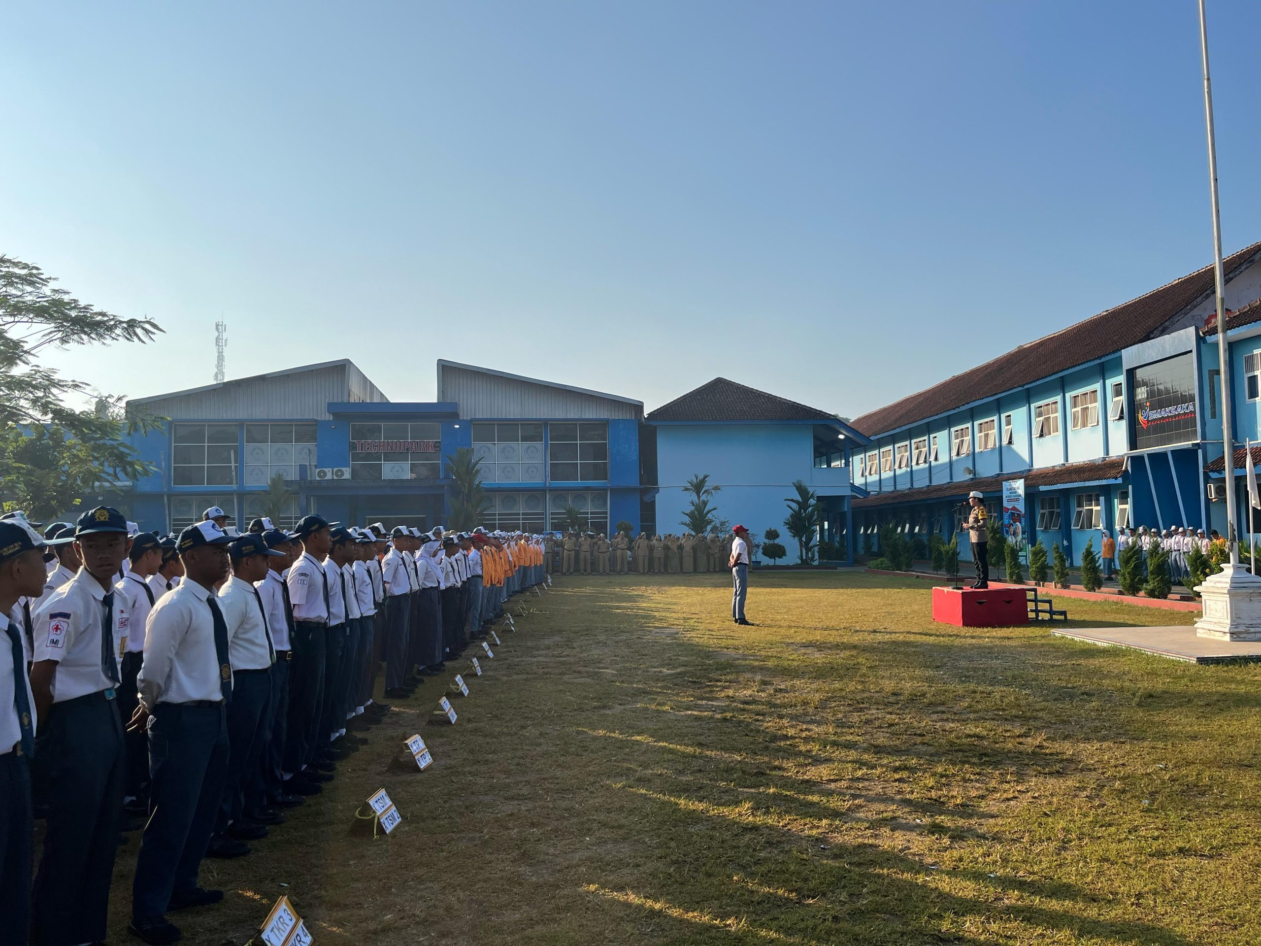 Kasat Lantas Polres Purbalingga Sosialisasikan Operasi Patuh Candi 2025 di SMK Negeri 1 Kaligondang