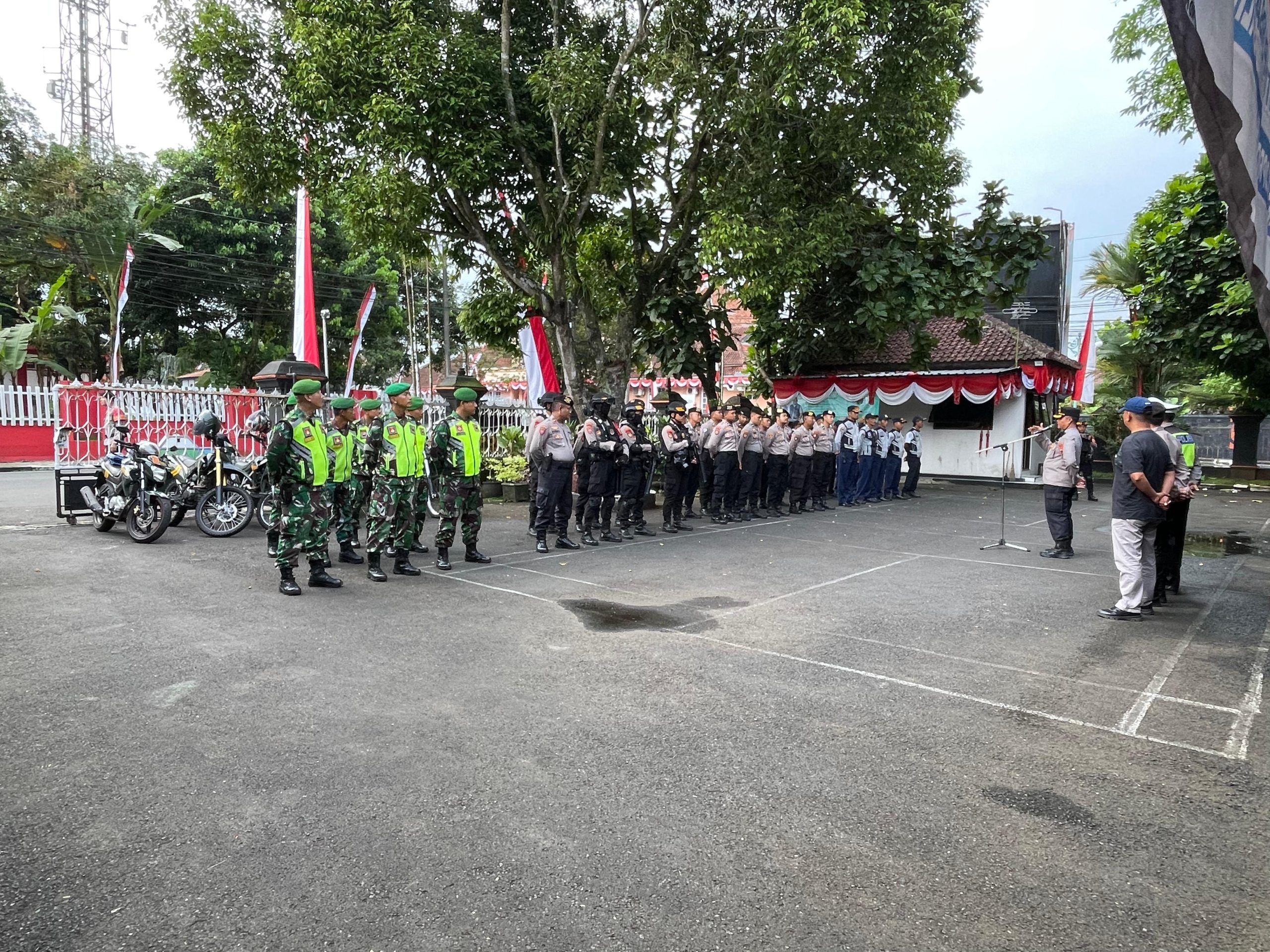 Purbalingga Aman dan Kondusif, Personil TNI dan Polisi Tetap Berjaga di Gedung DPRD dan Kantor Bupati