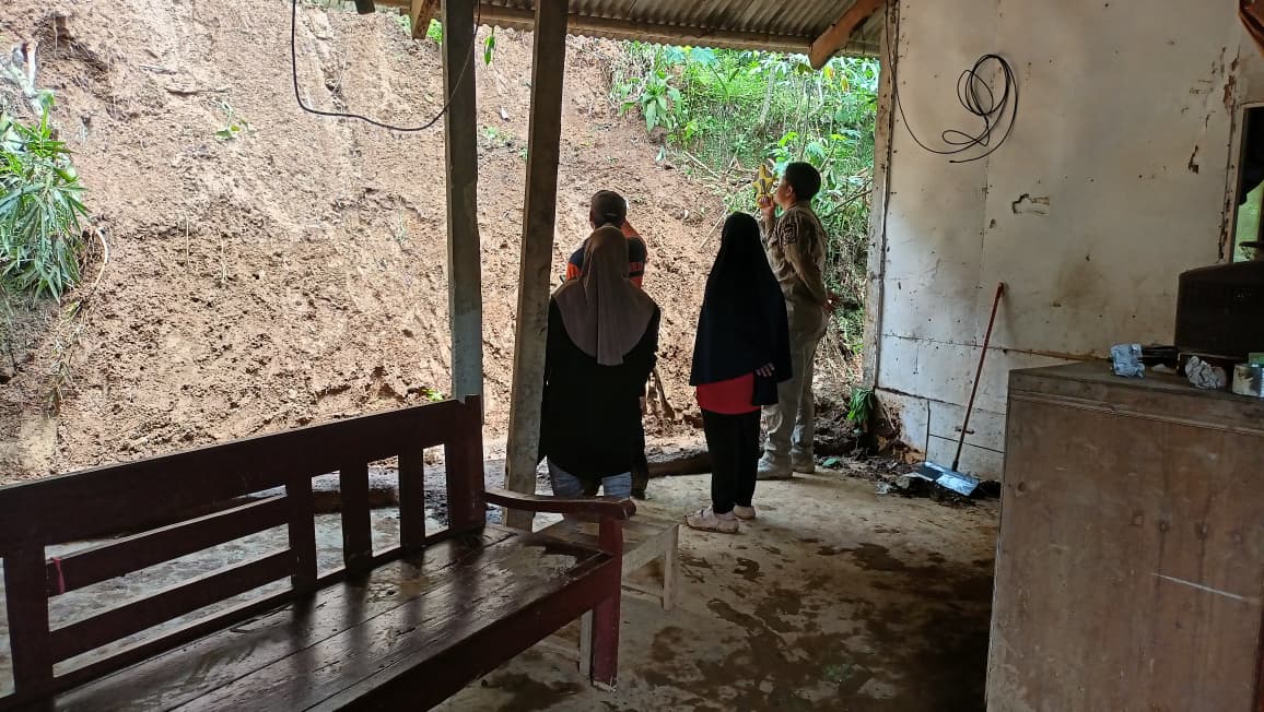 Tanah Longsor Landa Desa Sanguwatang Purbalingga, 1 Rumah Rusak, 2 Rumah Terancam