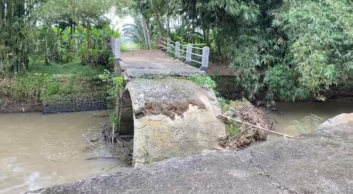 Lebih dari Satu Tahun Putus, Jembatan Ranu Belum Diperbaiki