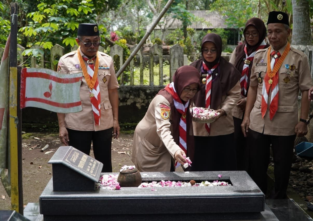 Kwarcab Gerakan Pramuka Purbalingga Ziarah ke Makam Tokoh Pramuka