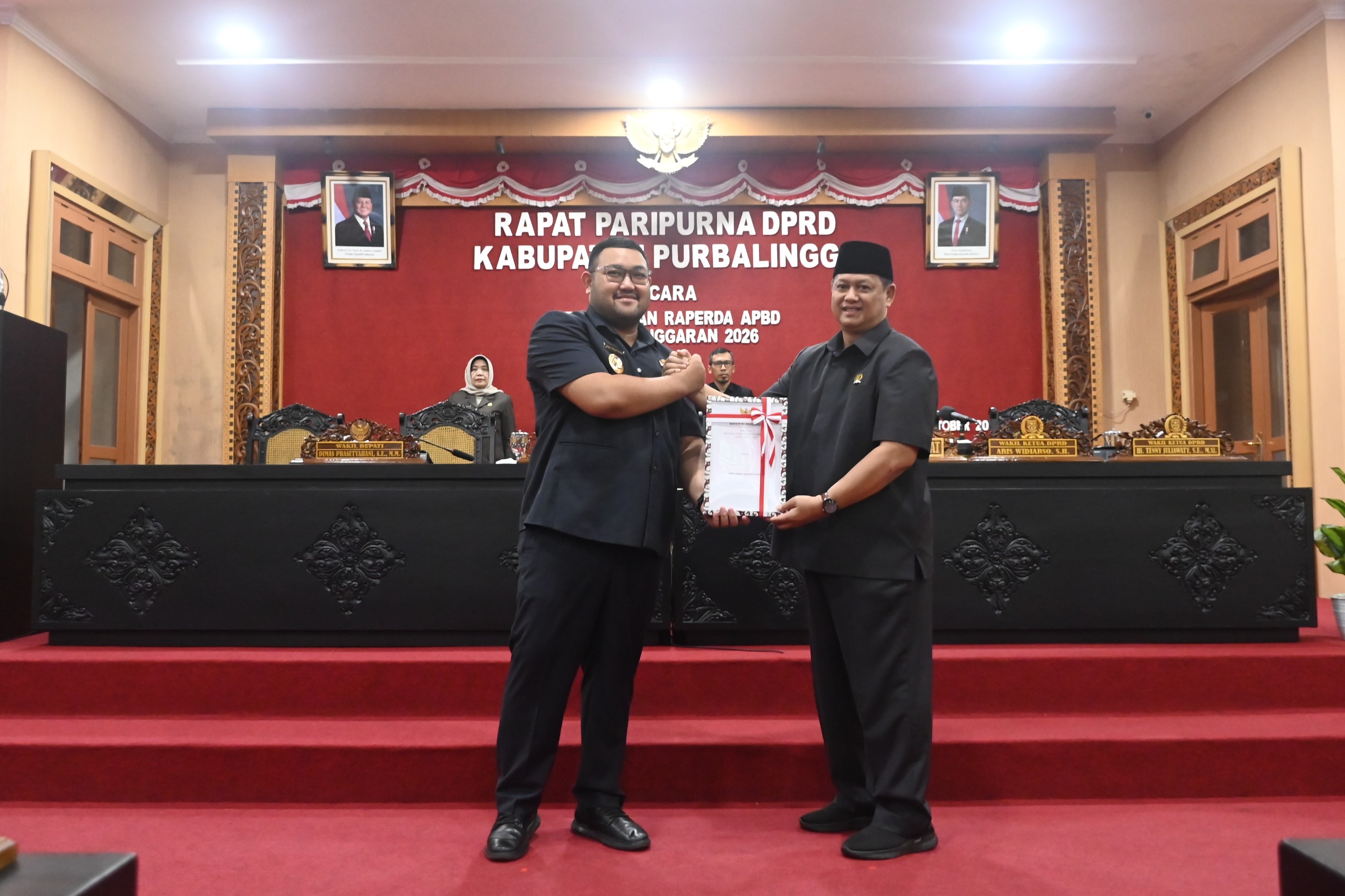 Bupati Serahkan Raperda APBD 2026 ke DPRD Purbalingga