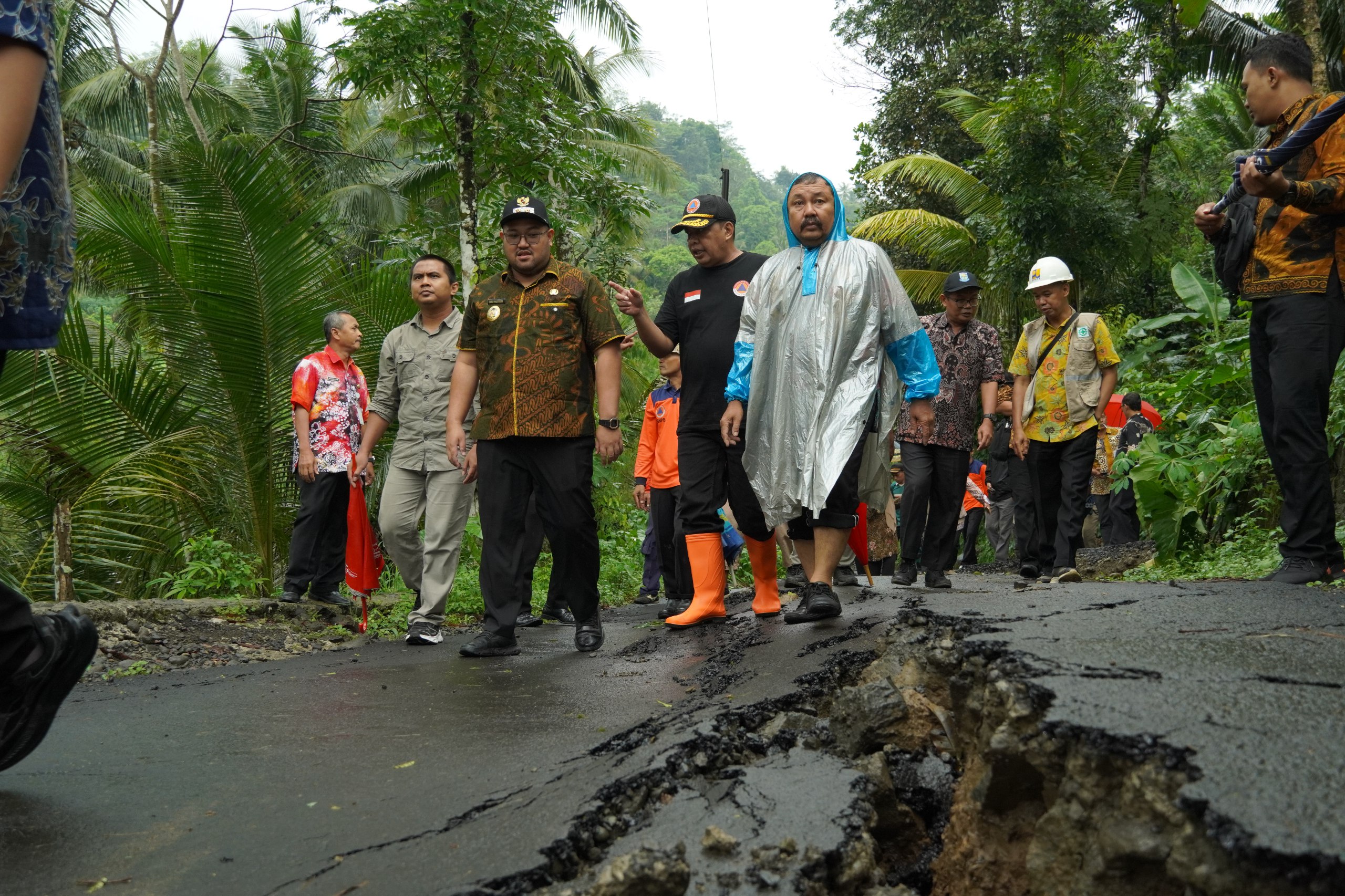 Akses Warga Terputus, Wabup Purbalingga Gerak Cepat Tangani Tanah Amblas di Panusupan
