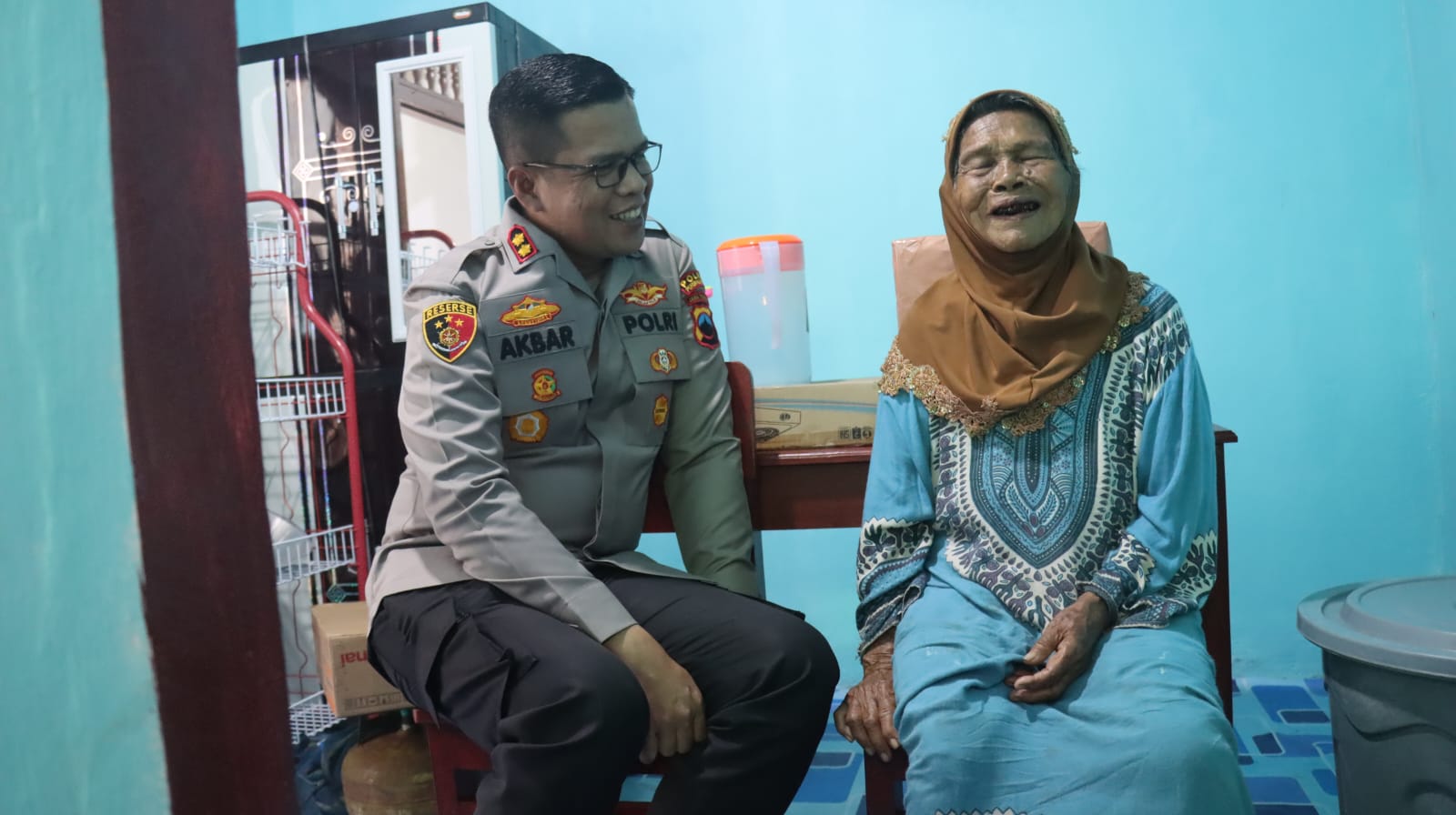 Rumahnya Diperbaiki oleh Kapolres Purbalingga, Mata Wini Sarmadi Berkaca-Kaca