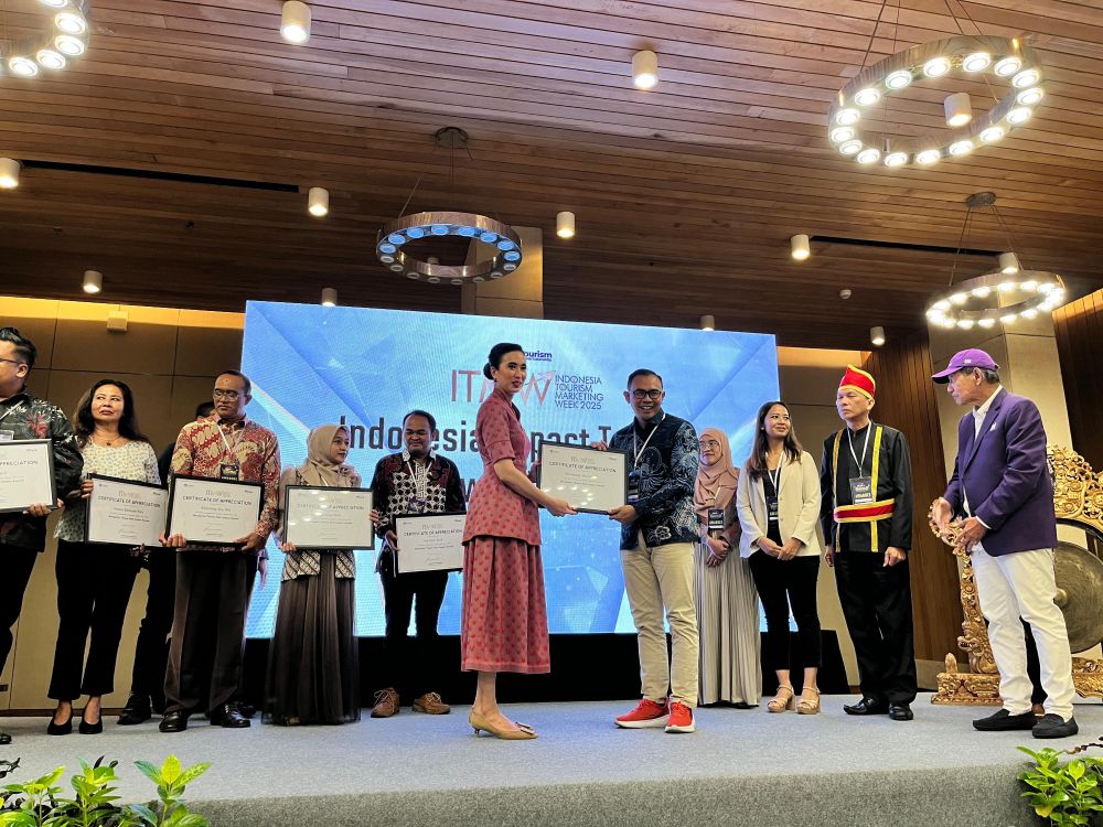 Perumda Owabong Purbalingga Raih  Anugerah Indonesia Green Theme Park Award 2025